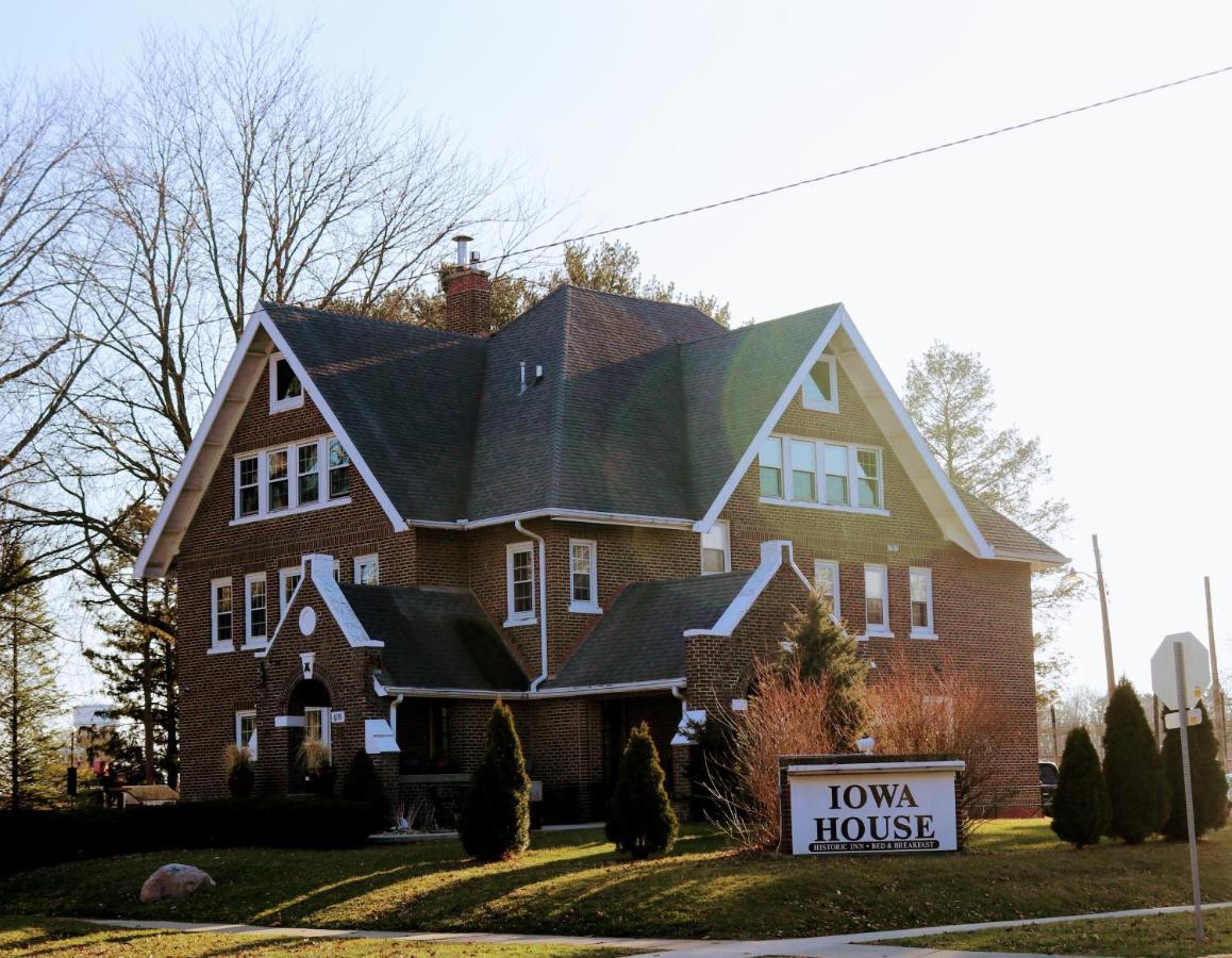 Iowa House Historic Inn Ames Exterior photo